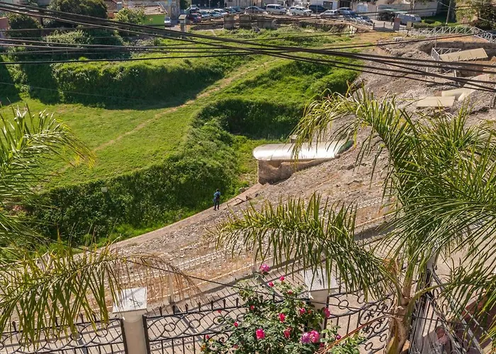 ゲストハウス Angoni 3*